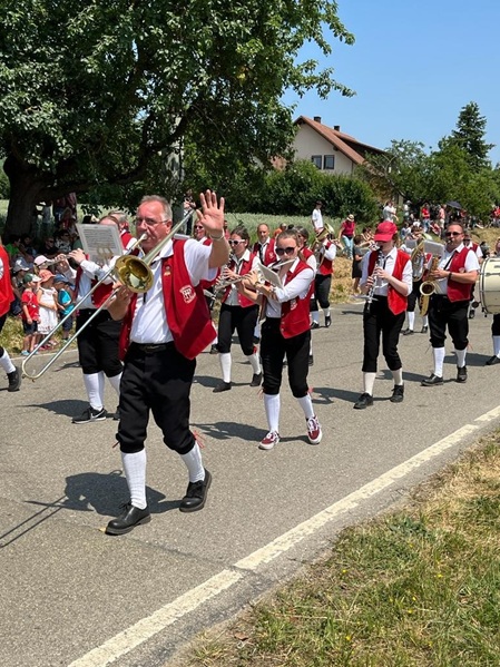 Musikerverein Wolpertshausen marschieren